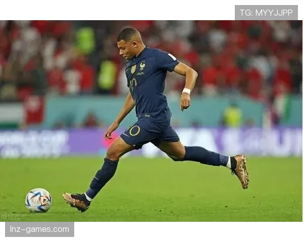 姆巴佩荣膺最佳新秀奖，闪耀赛场彰显未来巨星潜力